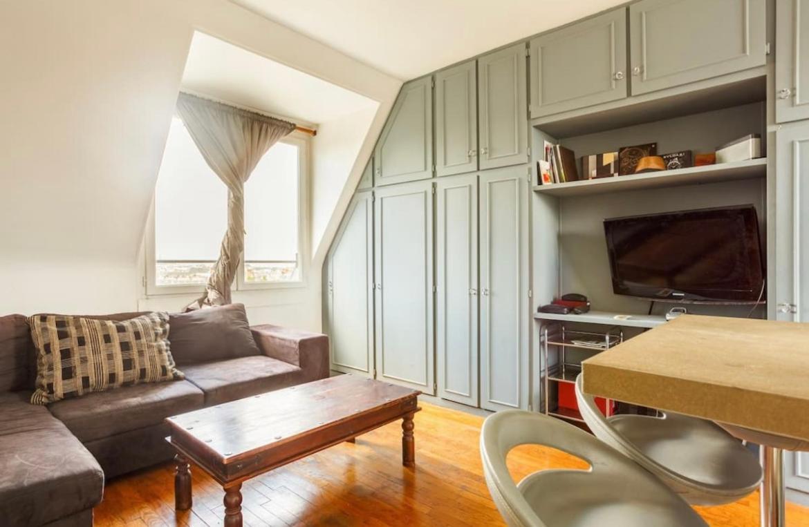 Beautiful Apartment With A View Of Eiffel Tower In Center Paris Extérieur photo