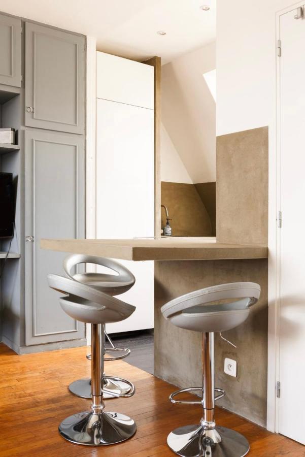 Beautiful Apartment With A View Of Eiffel Tower In Center Paris Extérieur photo